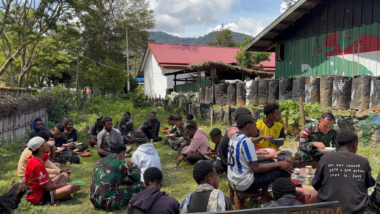 Satgas Yonif 641 Sambut Natal : Momentum Refleksikan Kasih, Damai, dan Harmoni