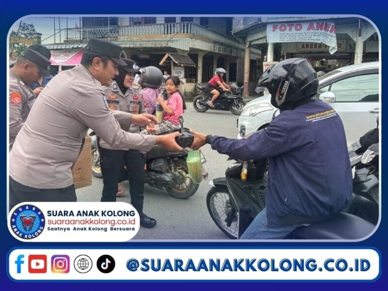 Polres Sambas Berbagi Takjil di Hari ke-6 Ramadan, Wujud Kepedulian kepada Masyarakat