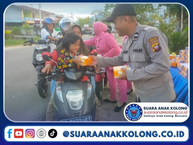 Polsek Bengkayang dan Bhayangkari Berbagi Takjil Gratis, Pererat Kebersamaan di Bulan Ramadan