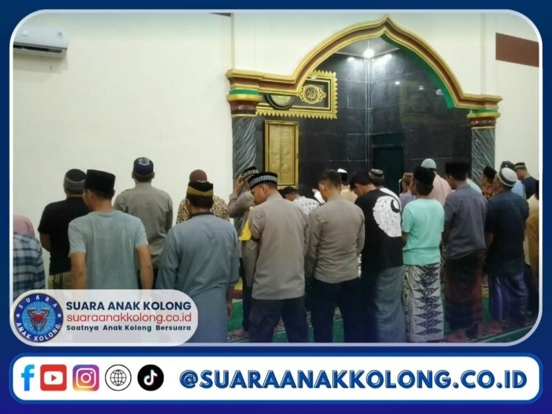 Tarawih Keliling, Kapolres Melawi Pererat Silaturahmi dengan Warga Desa Batu Buil