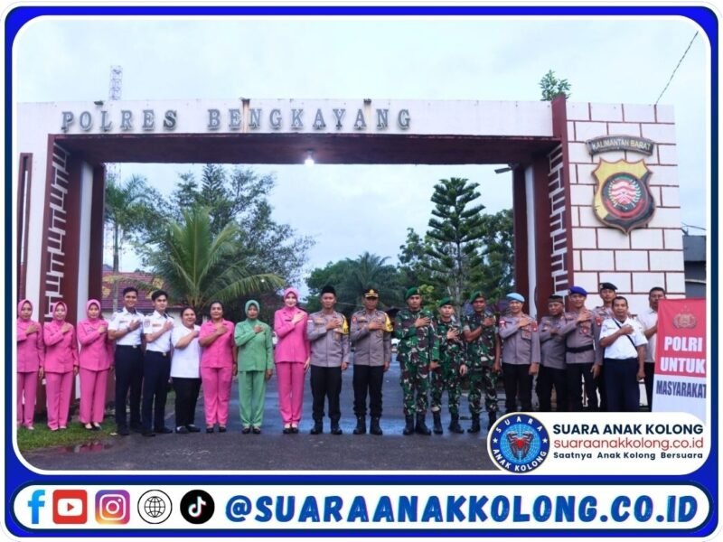 Sinergi TNI-Polri di Bengkayang: Berbagi Takjil, Wujud Kepedulian di Bulan Ramadhan