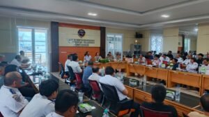 Awak kapal pedalaman menyampaikan aspirasi dan keluhan awak kapal dalam di Ruang Rapat KSOP Kelas 1 Pontianak, Rabu (7/1/2026) Dok. Denny Boxer.